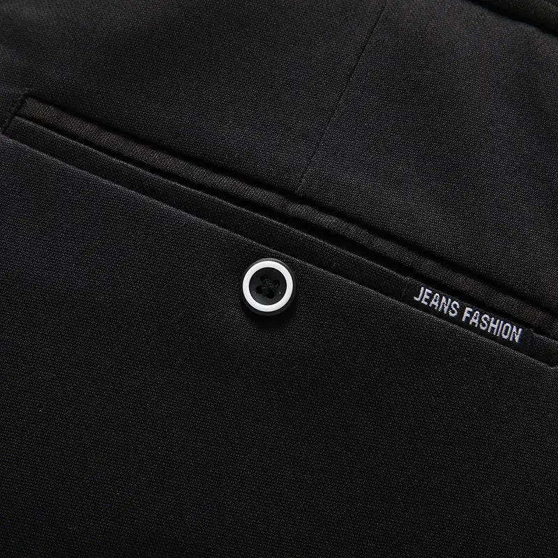 Calça Social Masculina Luzzano LN225, com modelagem clássica e acabamento refinado, perfeita para ocasiões formais e profissionais.