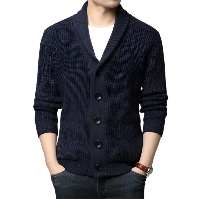 Cardigan Tricot Masculino Luzzano LN385 quente, com lã premium e design clássico, perfeito para visuais casuais ou formais com sofisticação.