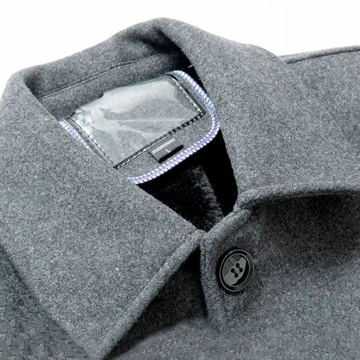 Sobretudo Masculino Curto de Lã LN205, com Lã SoftFleece®, ajuste europeu e proteção térmica para o inverno.