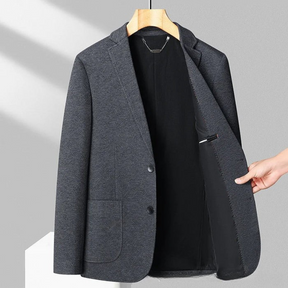 Blazer Masculino Luzzano LN028, feito em tecido elástico de malha premium, com design moderno, caimento impecável e praticidade para um visual elegante.