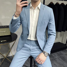 Blazer Masculino Slim Fit Luzzano LN189 em algodão premium, com corte ajustado e acabamento refinado. Elegância e conforto para qualquer ocasião.