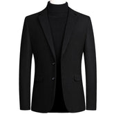 Blazer Masculino Slim Fit Luzzano LN027, feito em algodão e poliéster, com modelagem ajustada, caimento impecável e design sofisticado para diversas ocasiões.