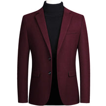 Blazer Masculino Slim Fit Luzzano LN027, feito em algodão e poliéster, com modelagem ajustada, caimento impecável e design sofisticado para diversas ocasiões.