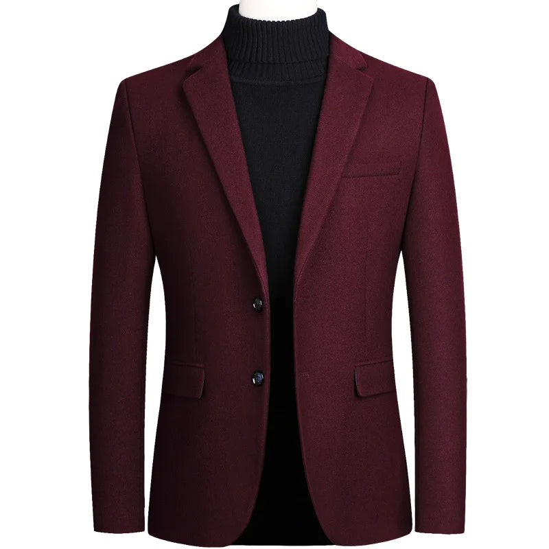 Blazer Masculino Slim Fit Luzzano LN027, feito em algodão e poliéster, com modelagem ajustada, caimento impecável e design sofisticado para diversas ocasiões.