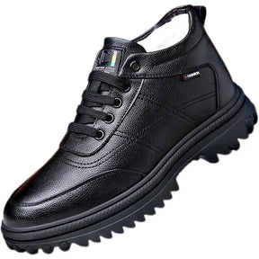 Bota Masculina em Couro Acolchoada Luzzano LN049, com interior macio, solado antiderrapante e design sofisticado para diversas ocasiões.