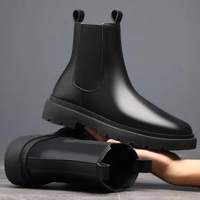 Bota Chelsea Masculina Luzzano LN043 em couro legítimo, com solado antiderrapante e design sofisticado, ideal para looks casuais e formais.