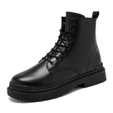 Bota Masculina Luzzano LN047 em couro legítimo, com solado antiderrapante e design refinado, perfeita para combinações casuais e formais.