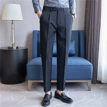 Calça de Alfaiataria Masculina Luzzano LN209, com corte moderno e tecido premium, ideal para ambientes formais e profissionais.