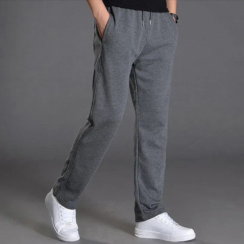 Calça Moletom Masculina Luzzano LN068 com modelagem ergonômica, moletom premium e design moderno para conforto e estilo casual.