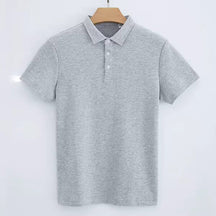 Camisa Polo Masculina Luzzano LN006, confeccionada em algodão premium, com modelagem clássica, toque suave e acabamento refinado para um visual sofisticado.