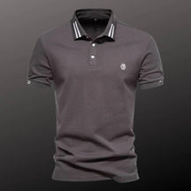 Camisa Polo Masculina Luzzano LN201 com gola refinada, detalhes bordados no peito e tecido leve. Estilo e conforto para eventos casuais e formais.