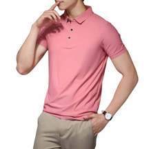 Camisa Polo Masculina em Seda Gelo Luzzano LN023, confeccionada em tecido leve e respirável, com toque sedoso e modelagem sofisticada para um visual refinado.