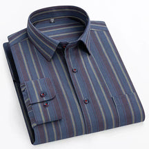 Camisa Social Masculina Luzzano LN154, modelagem slim fit, tecido respirável, gola clássica e detalhes refinados para um visual sofisticado.