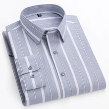 Camisa Social Masculina Luzzano LN154, modelagem slim fit, tecido respirável, gola clássica e detalhes refinados para um visual sofisticado.