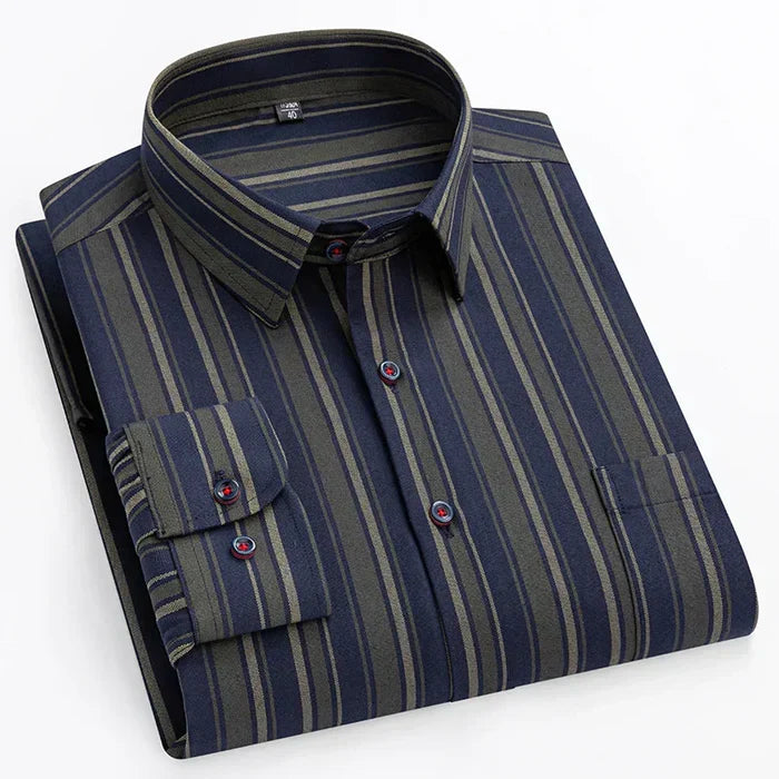 Camisa Social Masculina Luzzano LN154, modelagem slim fit, tecido respirável, gola clássica e detalhes refinados para um visual sofisticado.