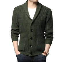 Cardigan Tricot Masculino Luzzano LN385 quente, com lã premium e design clássico, perfeito para visuais casuais ou formais com sofisticação.