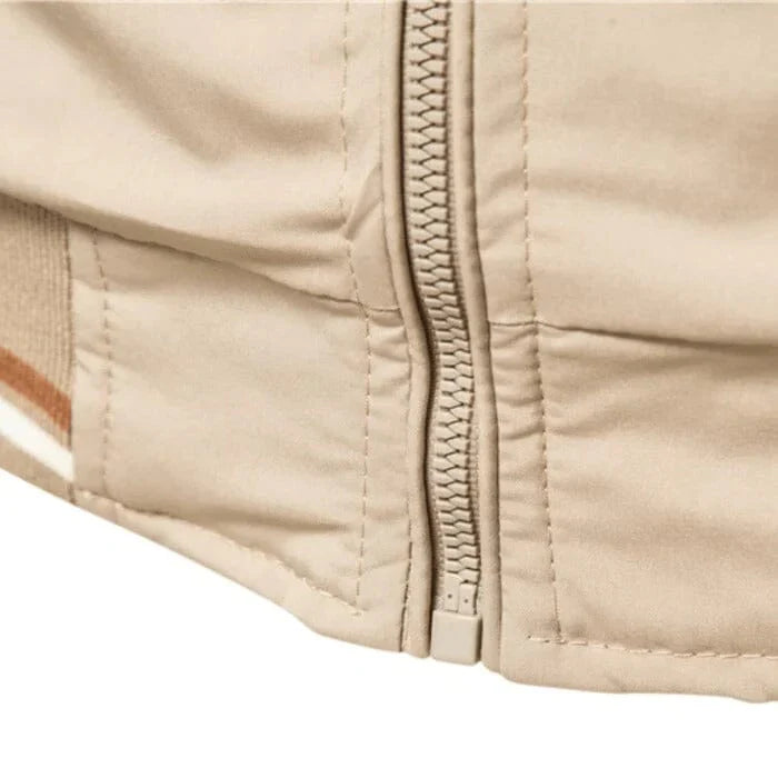 Jaqueta Casual Masculina Luzzano LN103, confeccionada em poliéster resistente, com forro interno e bolsos espaçosos para maior conforto e praticidade.