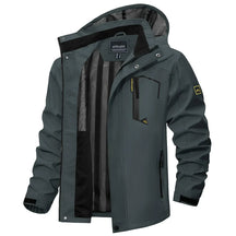 Jaqueta Impermeável Masculina Luzzano LN038, com ajuste ergonômico, tecido respirável e design moderno, ideal para proteção contra chuva sem perder o estilo.