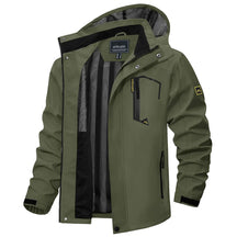 Jaqueta Impermeável Masculina Luzzano LN038, com ajuste ergonômico, tecido respirável e design moderno, ideal para proteção contra chuva sem perder o estilo.