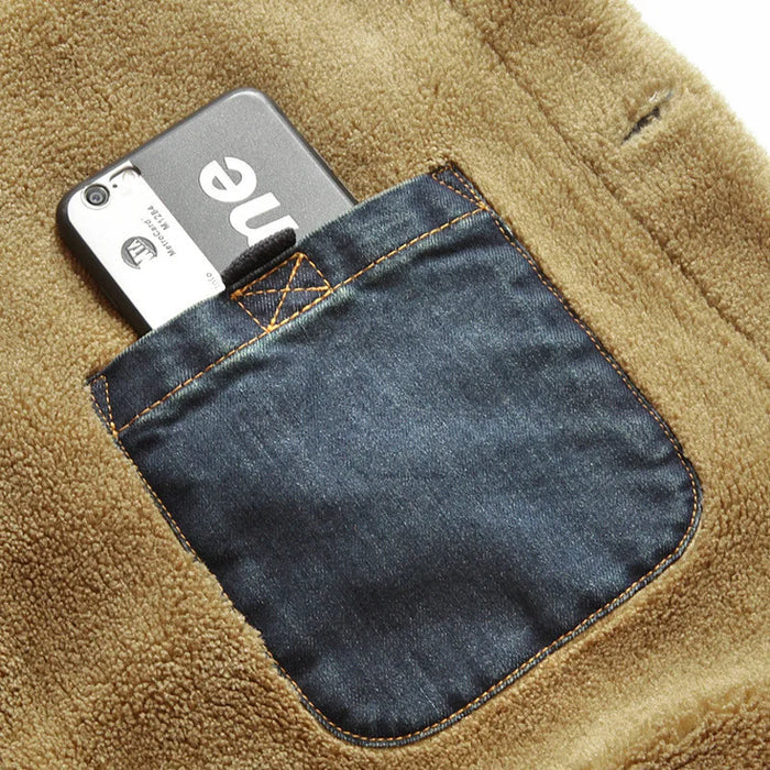 Jaqueta Jeans Masculina Acolchoada Luzzano LN136, confeccionada em jeans premium, com forro acolchoado e modelagem ajustada para proteção térmica e estilo.