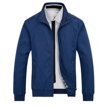 Jaqueta Masculina Casual Luzzano LN152, confeccionada em algodão, lã e poliéster, com forro acolchoado, fechamento em zíper e design impermeável para conforto e sofisticação.