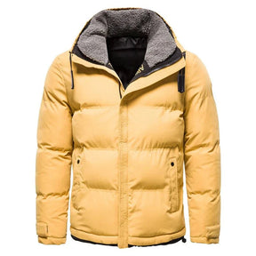 Jaqueta Masculina Puffer Forrada em Lã Luzzano LN118 com modelagem ajustada, capuz integrado e fechamento em zíper, garantindo proteção e estilo.