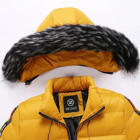 Jaqueta Puffer Masculina Luzzano LN112 com capuz forrado, design acolchoado e fechamento em zíper, ideal para enfrentar os dias frios com estilo.