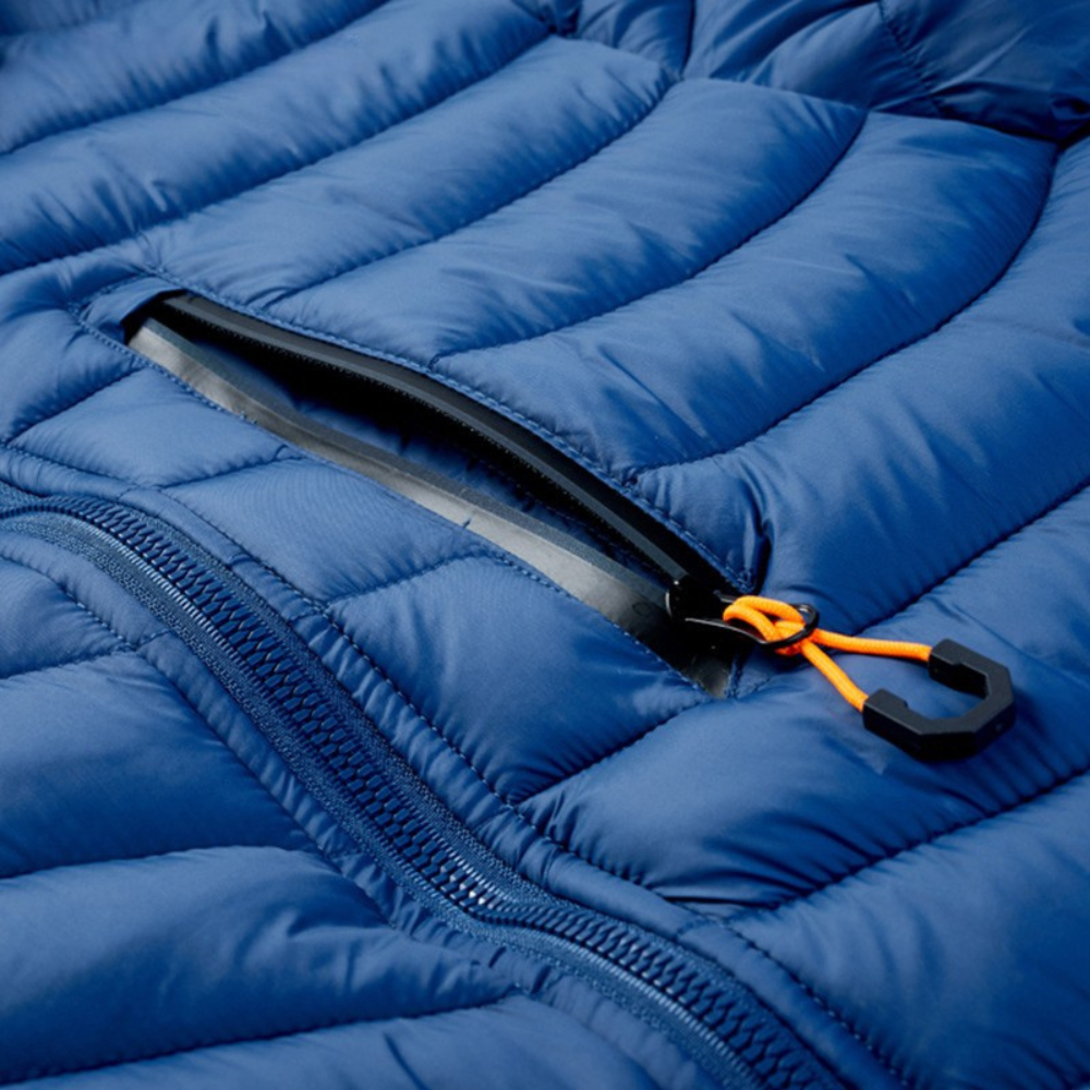 Jaqueta Puffer Masculina Luzzano LN090 com isolamento térmico em plumas, gola alta e fechamento em zíper para temperaturas de até -10ºC.