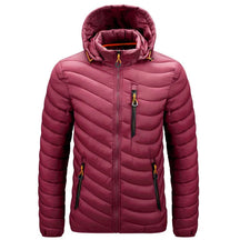 Jaqueta Puffer Masculina Luzzano LN090 com isolamento térmico em plumas, gola alta e fechamento em zíper para temperaturas de até -10ºC.