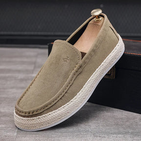 Mocassim Masculino Luzzano LN046, design clássico e sofisticado, acabamento refinado, solado flexível e ajuste confortável para máximo bem-estar.