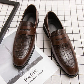 Mocassim Masculino em Couro Luzzano LN044, design clássico e sofisticado, acabamento artesanal, palmilha acolchoada e solado flexível para máximo conforto.