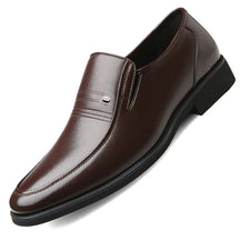 Mocassim Masculino Luzzano LN066 em design clássico, com acabamento refinado, solado resistente e palmilha macia para máximo conforto.