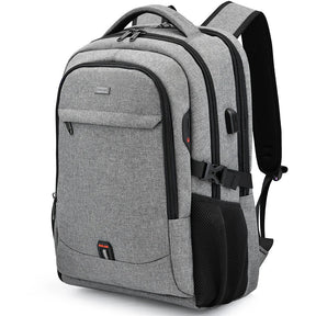 Mochila Executiva Luzzano LN084 com espaço para notebook 17", material impermeável, alças acolchoadas e porta USB integrada.