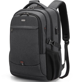 Mochila Executiva Luzzano LN084 com espaço para notebook 17", material impermeável, alças acolchoadas e porta USB integrada.