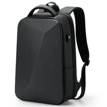 Mochila Executiva Luzzano LN087 com compartimento para notebook 14", material impermeável, alças ergonômicas e porta USB para mais praticidade.