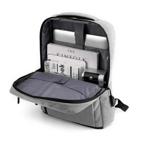 Mochila Executiva Luzzano LN088 com espaço para notebook 15", material resistente, alças acolchoadas e porta USB para mais praticidade.