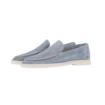 Loafer Masculino Camurça Luzzano LN360 elegante, com camurça refinada, ideal para visuais casuais sofisticados com conforto em ambientes acolhedores.