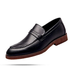 Loafer Masculino em Couro Luzzano LN348 elegante, com couro premium e sola vulcanizada, ideal para visuais sofisticados em marrom e preto.