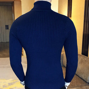 Suéter Masculino Pullover Luzzano LN177 em lã premium, gola alta e modelagem slim fit. Proteção e estilo para todas as ocasiões.