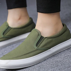Tênis Slip On Luzzano LN278 masculino, com tecido macio, forro mesh, design elegante, perfeito para visuais casuais ou alinhados com conforto.